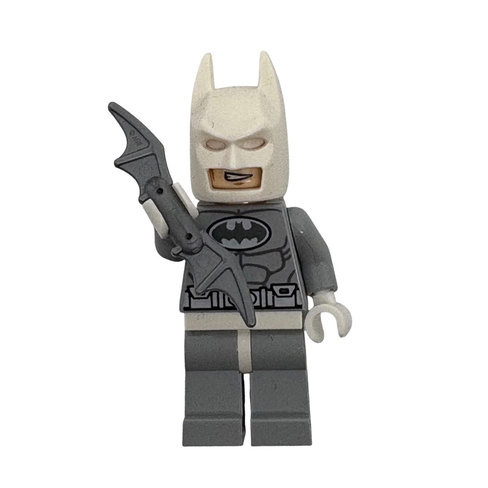 LEGO DC Super Heroes Batman Arctic Suit Minifigure White Cowl 76000 Batarang